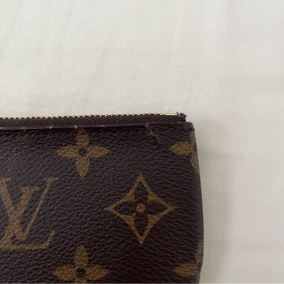 Louis Vuitton Key Pouch - Picture 3 of 9